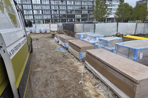 Natuursteenblokken zagen